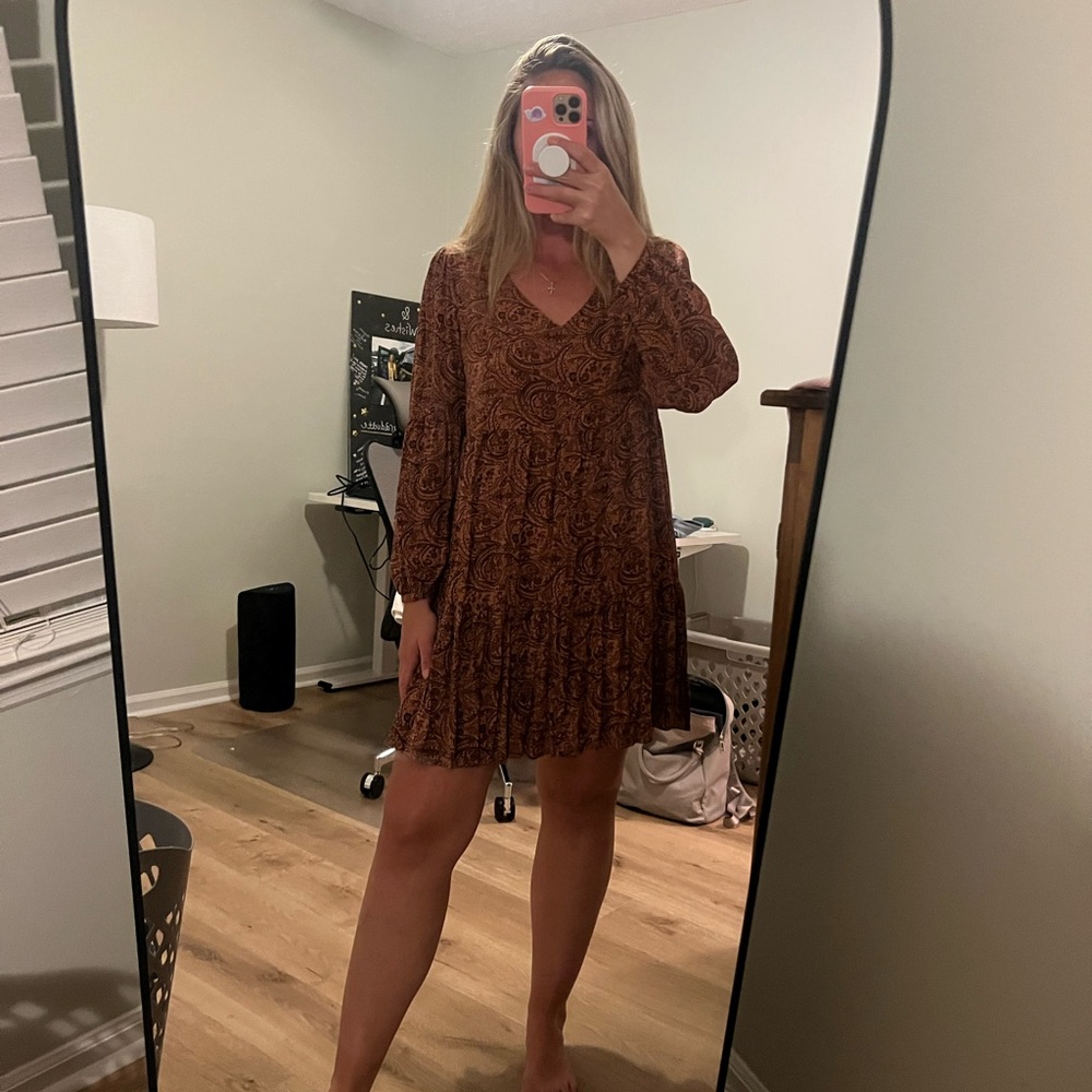 Elegant Paisley Dress in Brown